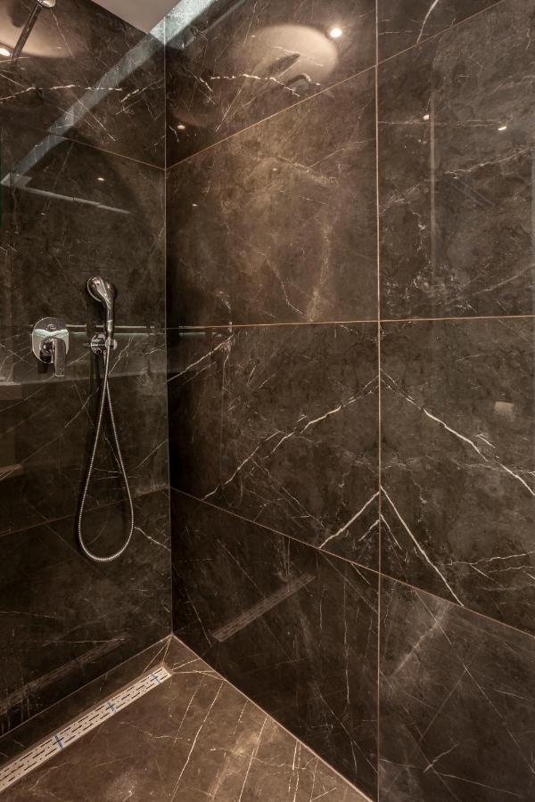 Katouni25 Luxury Suites เทสซาโลนิกิ ภายนอก รูปภาพ