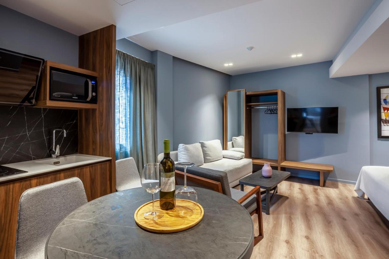 Katouni25 Luxury Suites เทสซาโลนิกิ ภายนอก รูปภาพ